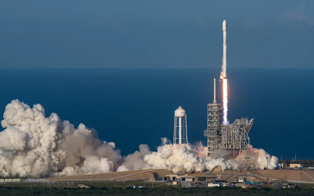 Ракета SpaceX Falcon 9 стартует с Космического центра Кеннеди в 2017 году (иллюстративное фото)