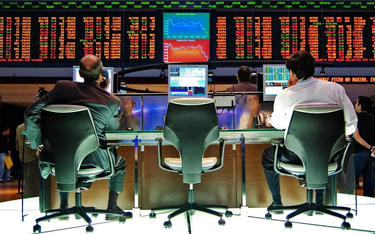 Traders' desks under price boards at the São Paulo stock exchange (illustrative photo)