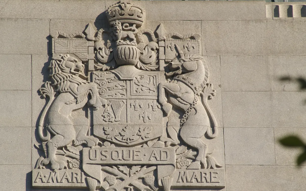 The coat of arms on the Bank of Canada building in Ottawa (illustrative photo)