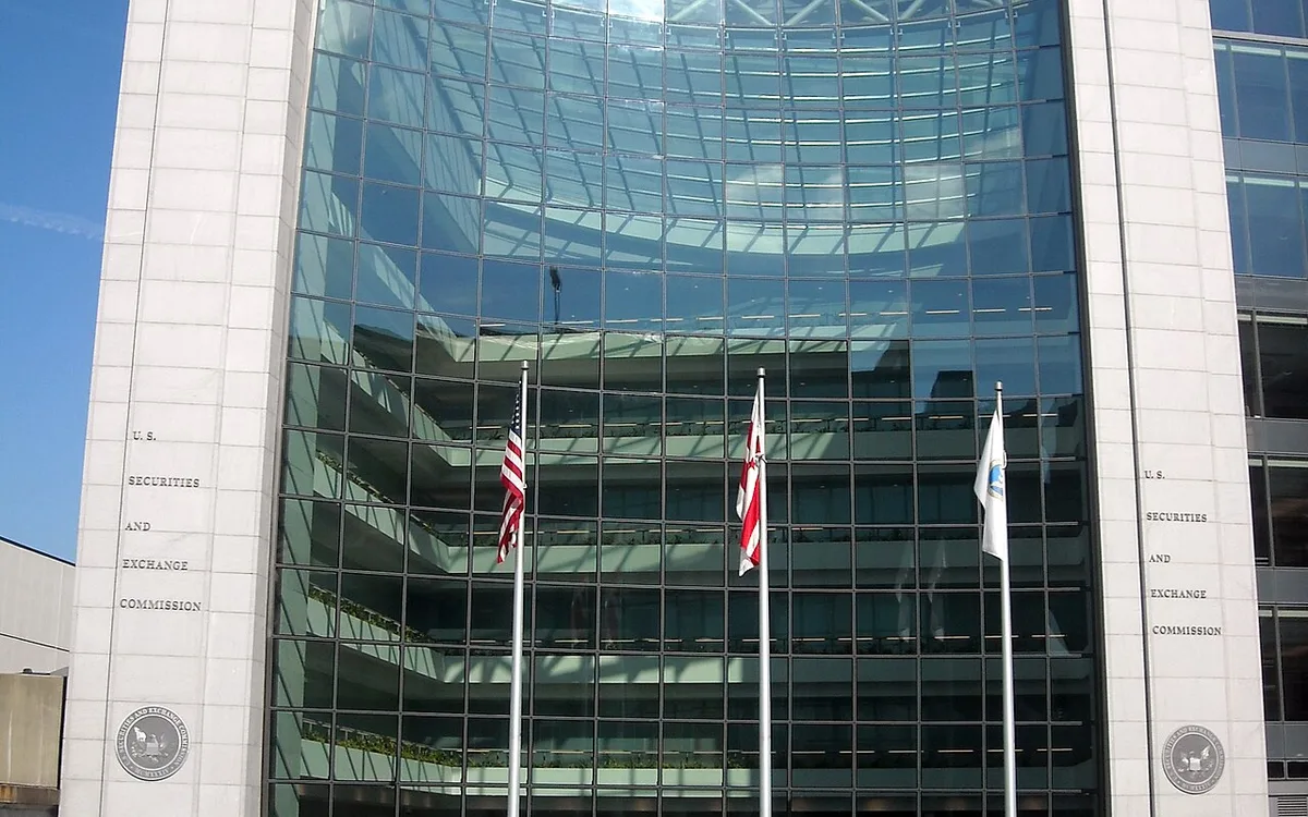 Здание штаб-квартиры Комиссии по ценным бумагам и биржам США (SEC) в Вашингтоне