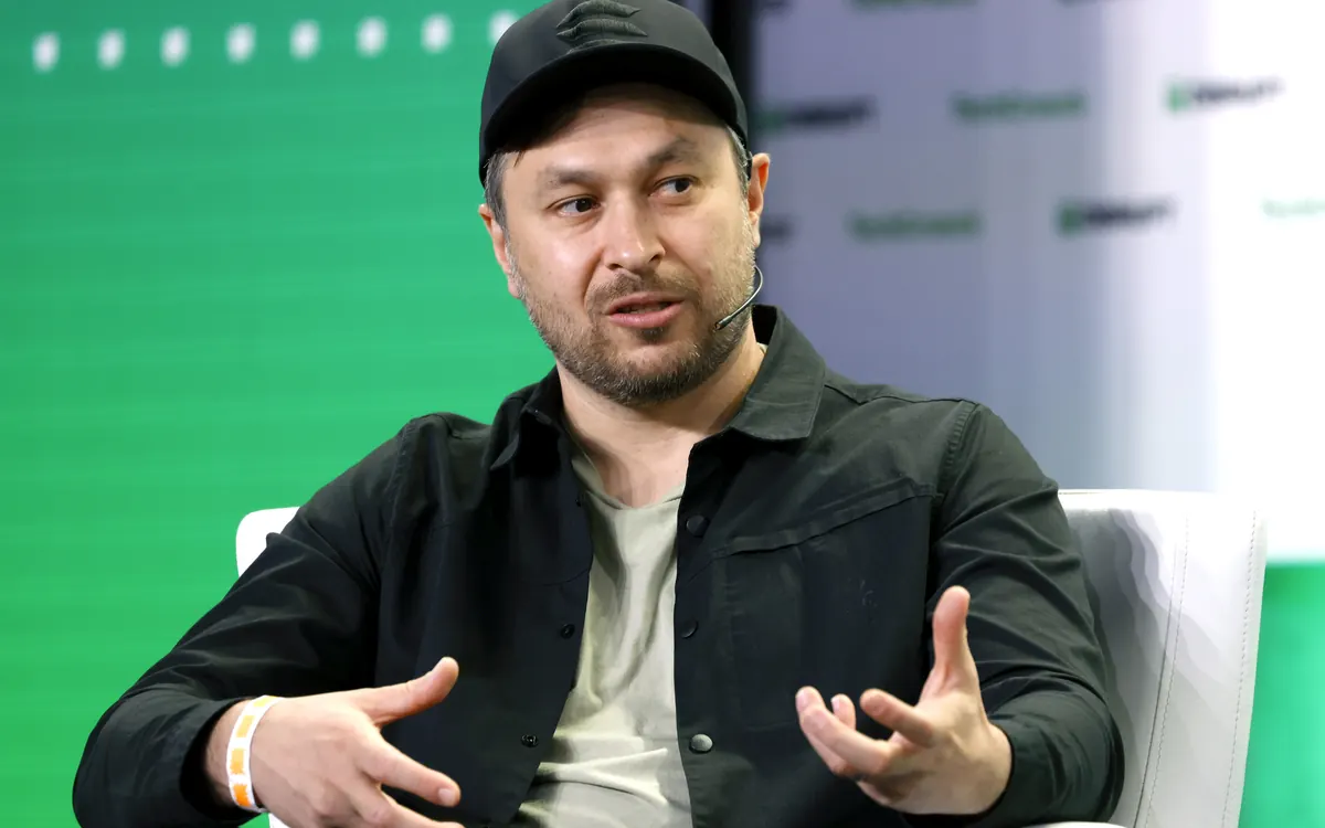 Сооснователь Solana Анатолий Яковенко выступает на сцене TechCrunch Disrupt 2022 (иллюстративное фото)